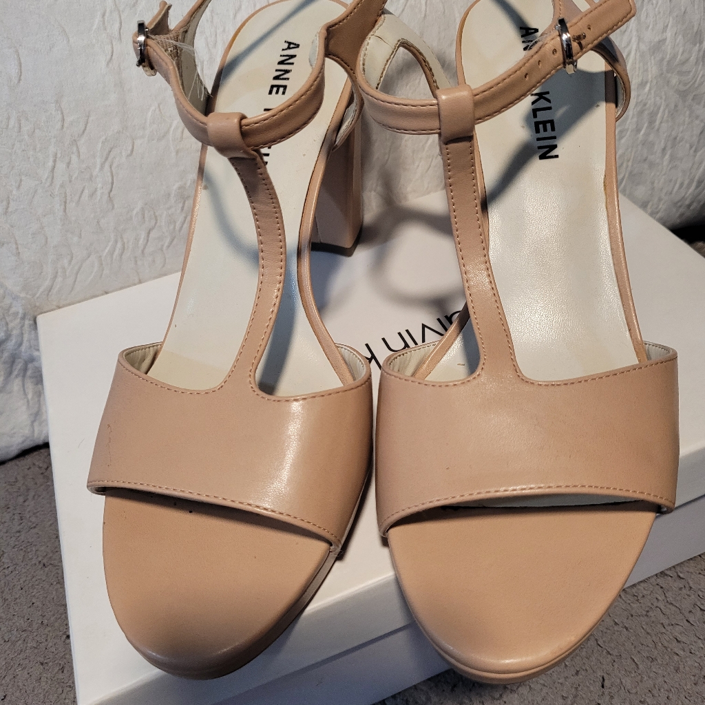 Anne Klein Platforms. Chunky Heels. Size 11m